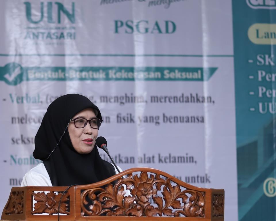 Wakil-Rektor-UIN-Antasari-Bidang-Akademik-dan-Kelembagaan-Dr.-Hj.-Nida-Mufidah-M.Pd_.-saat-membuka-acara-Foto-Humas-Yulida-Rifani-kompres