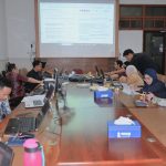 Tim dari Kerja Sama, Kepegawaian, dan Keuangan saat ikut membantu penuntasan laporan, 25 September 2026.